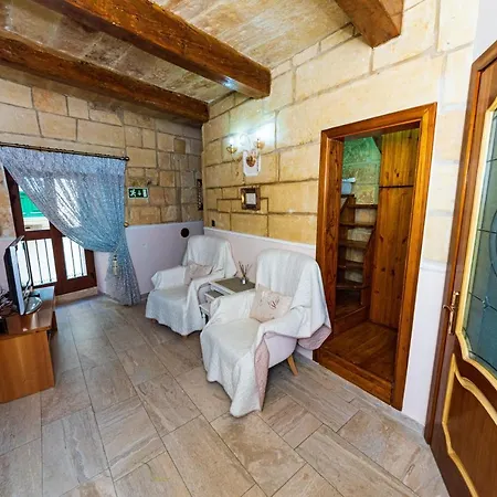 Valletta Traditional Townhouse-3