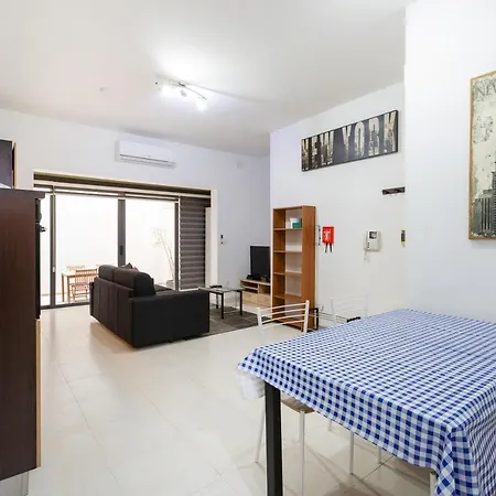 Centre Paceville Apt With Terrace, Bbq & Wifi By 360 Estates-3