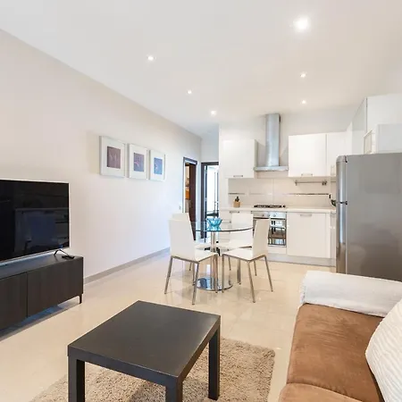 Charming, Designer 1Br Apt Just Off The Promenade By 360 Estates-2