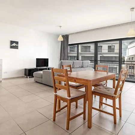 Lovely Studio Apt In The Heart Of St Julians-2