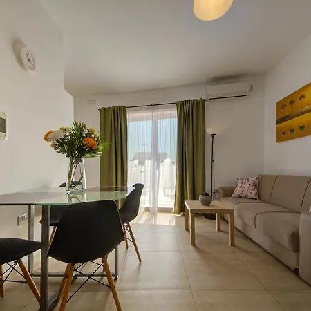 St Pauls'S Bay 2 Bedroom Apartments & Penthouse Close To Promenade-3