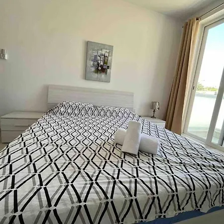 Lovely 3 Bedroom Condo-2