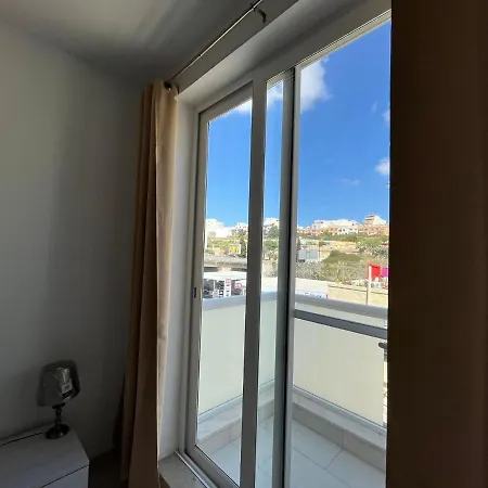 Lovely 3 Bedroom Condo-2