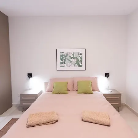 Seafront Luxury Apartment-2