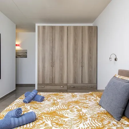 Hilltop Apartments - Stylish Comfort Living Close To The Sea, Bugibba-3