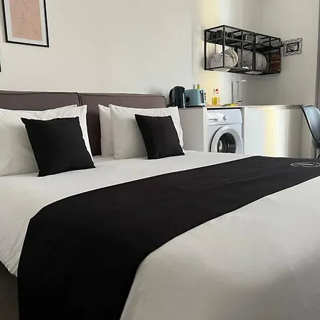 The Valley Room 6 With Parking On Premises-2