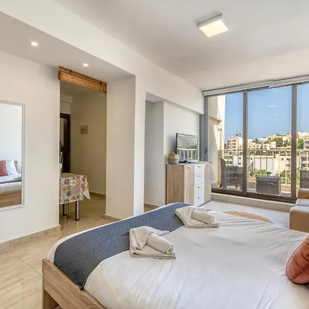 Penthouse Studio, With With Private Balcony & Wifi By 360 Estates-2