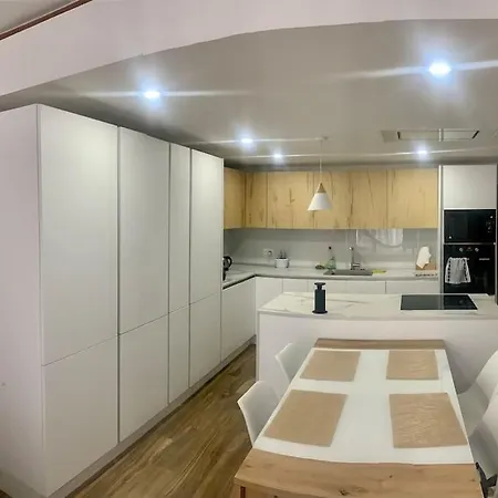 Modern And Comfortable 2 Bedrooms Flat-3