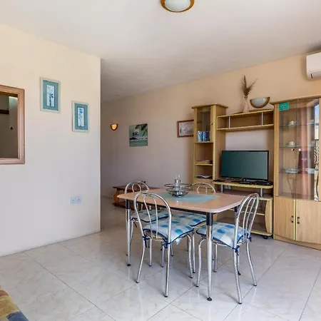 Adorable Seaview Apt At St Paul'S Bay-2