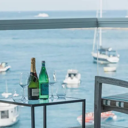 Luxury Sea View Apartment In Prime Location-2