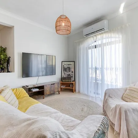 Spacious & Fully Equipped 3Br Home With Views By 360 Estates-3