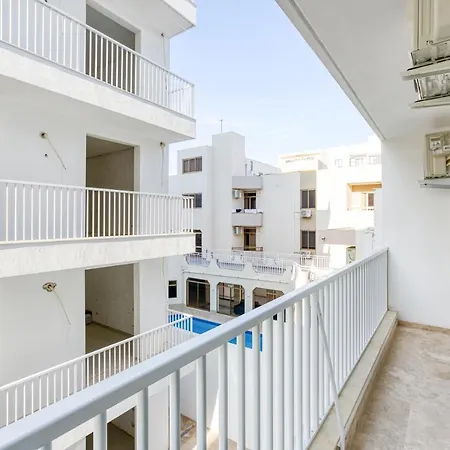 A Lovely 2Br Home With Private Balcony In Qawra By 360 Estates-3