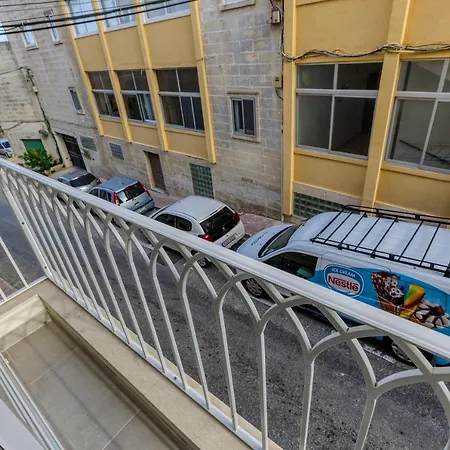 A Lovely 1Br Home With Balcony Just Off The Coast By 360 Estates-3