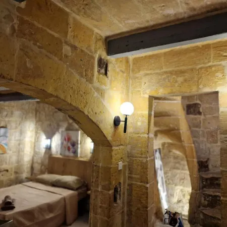 Renovated 16Th Century House In Valletta-3