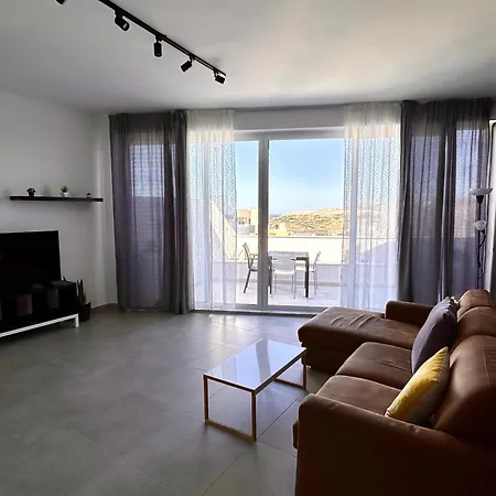 Qawra Penthouse 4Person Ac+Wifi-3