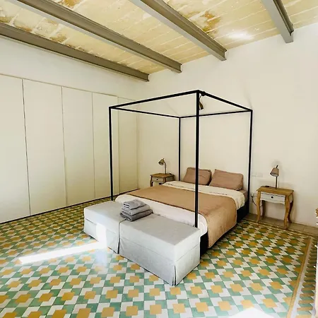 Cozy Charming Apartment In Old Bakery Street-3