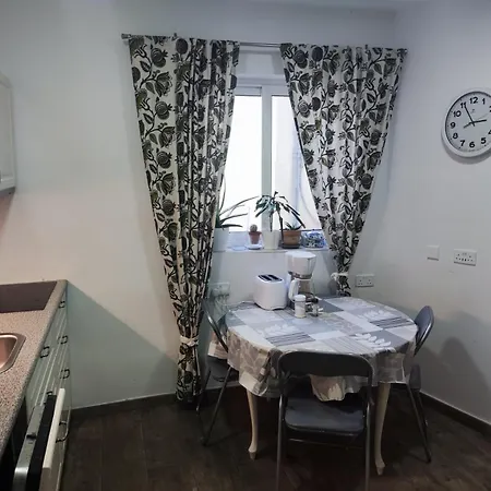Double Bedroom In St Julians In Shared House-2