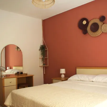 Seaside Serenity - A Lovely Apartment With Views-3