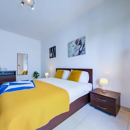 2 Bedroom Apartment With Balcony In Central St Julians, Paceville, Apt 8 By Vaganza-3
