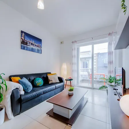 2 Bedroom Apartment With Balcony In Central St Julians, Paceville, Apt 8 By Vaganza-2