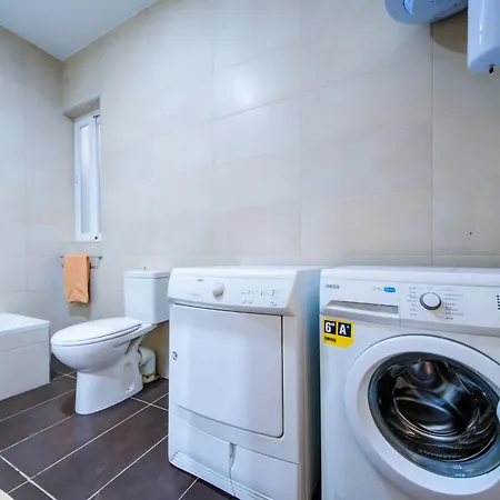 2 Bedroom Apartment With Balcony In Central St Julians, Paceville, Apt 8 By Vaganza-2