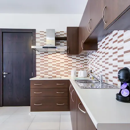 2 Bedroom Apartment With Balcony In Central St Julians, Pacevile, Apt 6 By Vaganza-3
