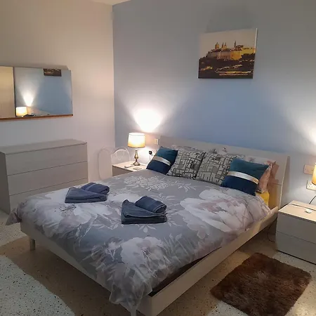 Sunshine Holiday Apartment 8 With Spectacular Seaviews-3