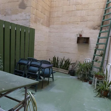 Green Door Valletta-2