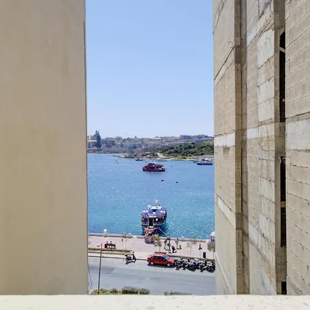 Stylish Sliema Apartments & Penthouse With Seaviews And Jacuzzis-2