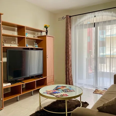 Regent Court - 3 Bedroom Apartment Within Walking Distance From Seafront-2