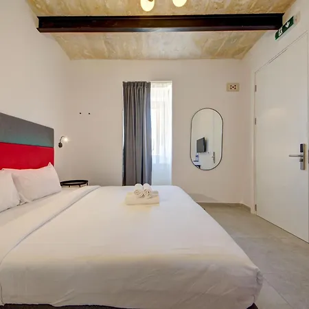 Private Rooms With Bathroom In Valletta-3