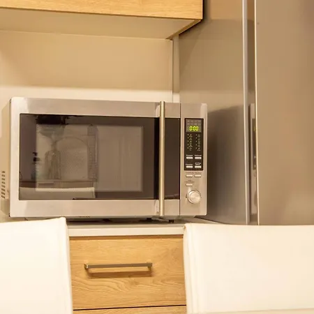 Spacious, Modern 3 Bedroom Apartment - St. Paul'S Bay-2