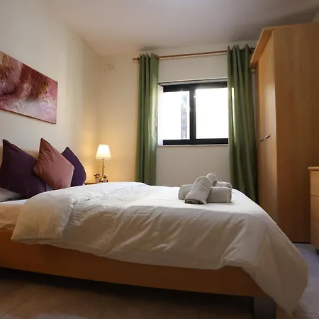Mayfair Cosy 2Br Apartment-2