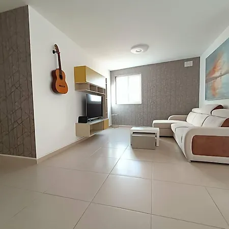 Cosy 2Bed Apartment In Manikata By Homely-2