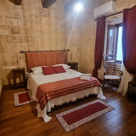 Vallettacharme - 2 Bedrooms Flat In The Heart Of The City-3
