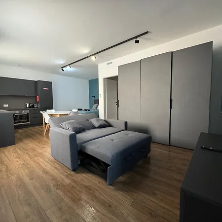 Modern Studio In Central Victoria-3