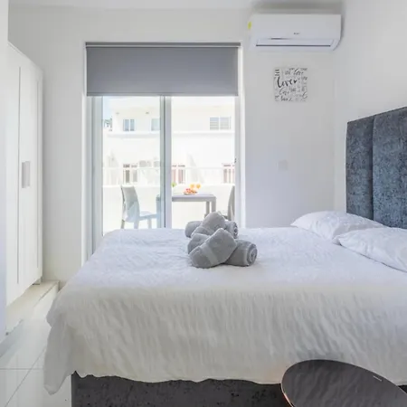 Saint Julian - Lovely Apartment With Terrace - Cityapartmentstay-3