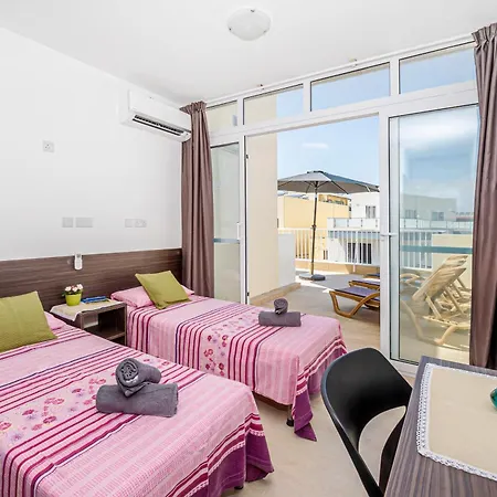Summer Breeze Penthouse With Private Hot Tub & Terrace With Panoramic Views, By Getawaysmalta-3
