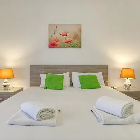 Seacrest - Large 3 Bedroom Apartment-2