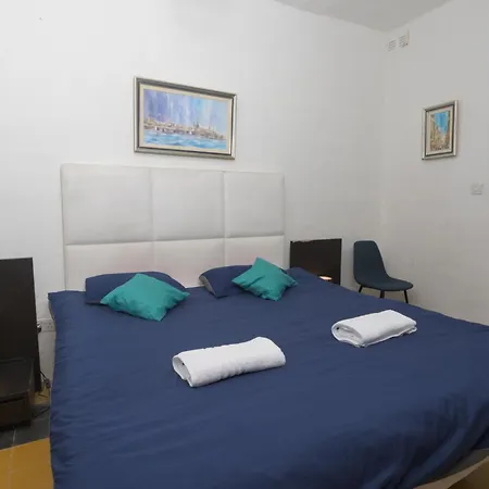 Stylish Valletta 2 Bedroom City Centre Apartment With Terrace And Views-3