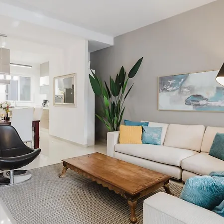 Family Duplex Apartment W Shared Pool By Homely-2