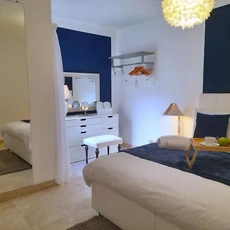 Seafront Apart Sun Terrace, Loungers & Panoramic Ocean Views-2