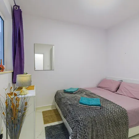 Brand New Apartment 3 Bdr 2 Bth B10-3