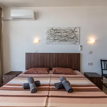 Seashells 2 Bedroom Apartment With Sunny Terrace With Stunning Panoramic Sea Views By Getaways Malta-2
