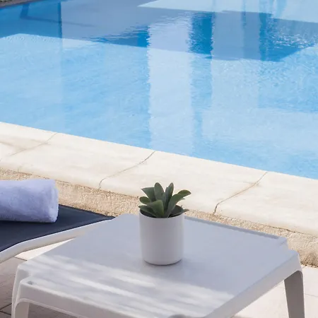 Rooms By Alexandra Hotel-2