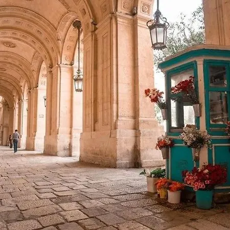 Most Central Apartment Valletta, Renaissance Building-2