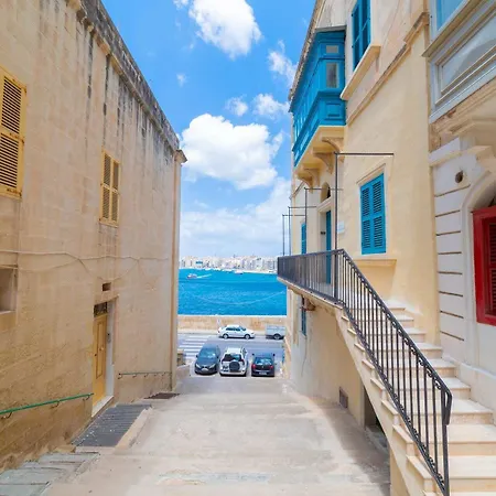 Central Valletta Townhouse-3
