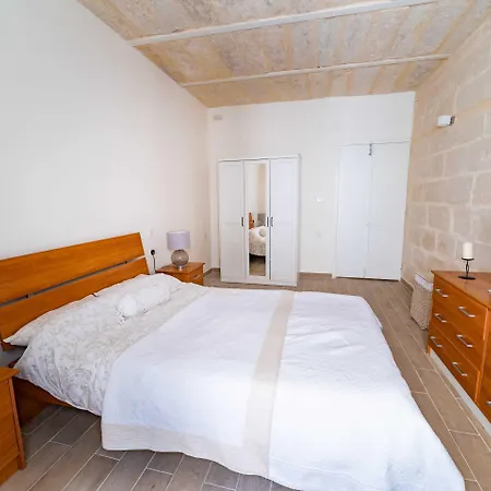 Central Valletta Townhouse-2