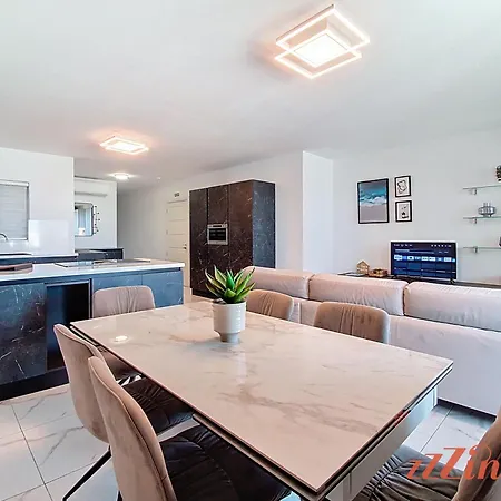 St Paul'S 3Br Apartment - Spectacular Sea Views-3