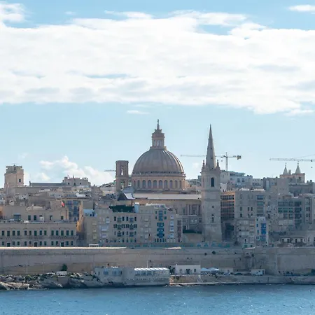 Valletta Bastion View Apartments & Penthouse With Heated Jacuzzi-2